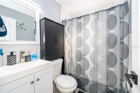 Bath - 10 E Celeste St, Apopka, FL 32703 photo 3 of 3