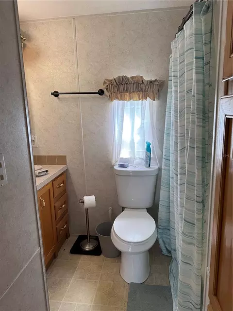 Bath - 1405 Starboard Dr, Saint Cloud, FL 34771 photo 2 of 4