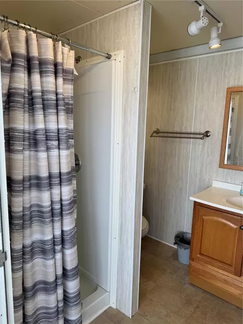 Bath - 1405 Starboard Dr, Saint Cloud, FL 34771 photo 3 of 4