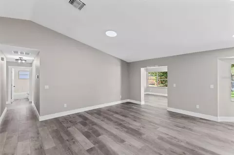 Living - 910 Whisler Ct, Saint Cloud, FL 34769 photo 2 of 3