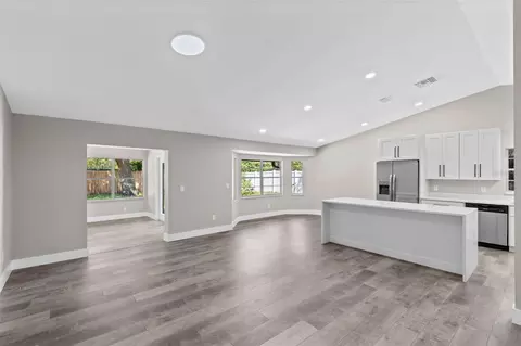 Living - 910 Whisler Ct, Saint Cloud, FL 34769 photo 1 of 3