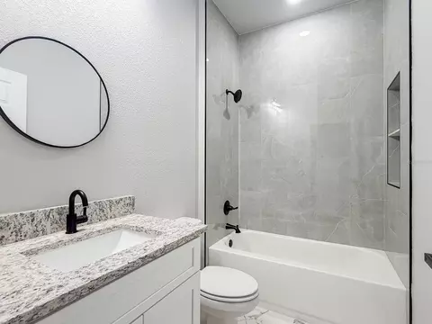 Bath - 4200 Leaf Rd, Sebring, FL 33875 photo 3 of 5