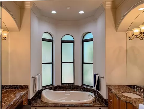 Bath - 1480 Hempel Ave, Windermere, FL 34786 photo 3 of 7