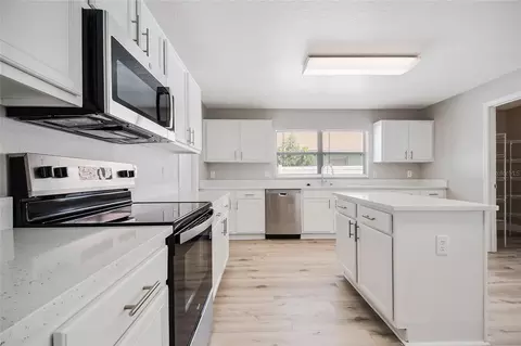 Kitchen - 3207 Slate Rd, Saint Cloud, FL 34772 photo 3 of 3