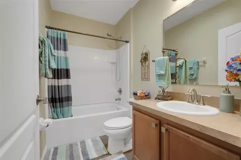 Bath - 221 Daigledog St, Saint Cloud, FL 34772 photo 3 of 3