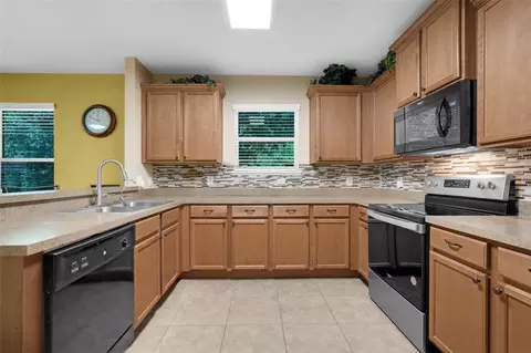 Kitchen - 221 Daigledog St, Saint Cloud, FL 34772 photo 2 of 4
