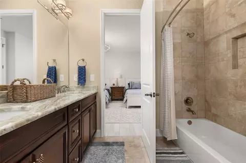 Bath - 5526 Marleon Dr, Windermere, FL 34786 photo 7 of 9