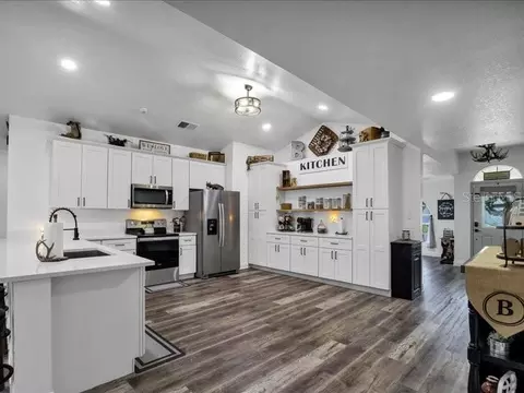 Kitchen - 344 Ruby Lake Loop, Winter Haven, FL 33884 photo 2 of 8