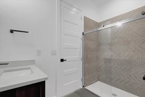 Bath - 501 Chastain Rd, Seffner, FL 33584 photo 1 of 6