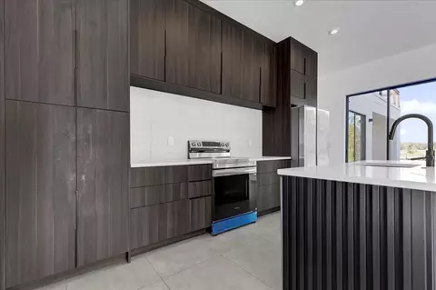 Kitchen - 501 Chastain Rd, Seffner, FL 33584 photo 2 of 2