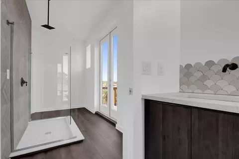 Bath - 501 Chastain Rd, Seffner, FL 33584 photo 6 of 6