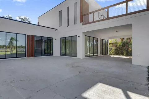 Exterior - 501 Chastain Rd, Seffner, FL 33584 photo 3 of 6