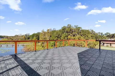 Exterior - 501 Chastain Rd, Seffner, FL 33584 photo 4 of 6