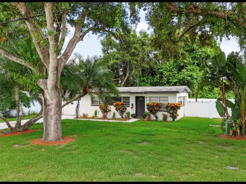 327 Barbara Cir, Belleair, FL 33756