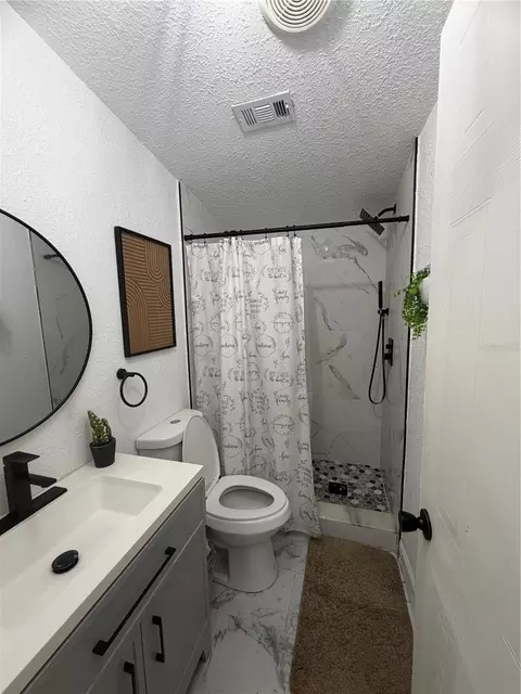 Bath - 5655 Palm Ave, Okeechobee, FL 34972 photo 2 of 2