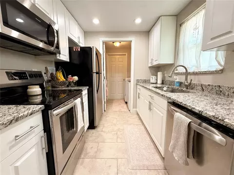 Kitchen - 4321 Peacock Rd, Spring Hill, FL 34608 photo 6 of 6