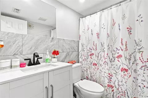Bath - 500 16th St, Saint Cloud, FL 34769 photo 1 of 2