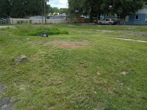 15 W Sessoms Ave, Lake Wales, FL 33853