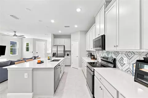 Kitchen - 3919 Knotty Pine St, Saint Cloud, FL 34772 photo 3 of 3