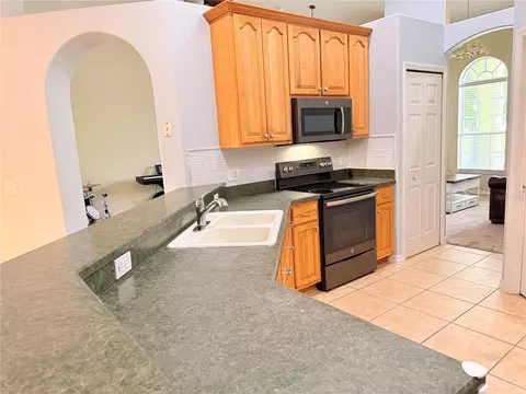 Kitchen - 1000 Seneca Trl, Saint Cloud, FL 34772 photo 5 of 8