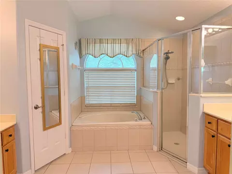 Bath - 1000 Seneca Trl, Saint Cloud, FL 34772 photo 2 of 7