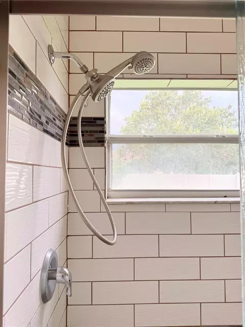 Bath - 1000 Seneca Trl, Saint Cloud, FL 34772 photo 6 of 7