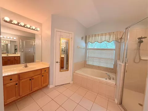Bath - 1000 Seneca Trl, Saint Cloud, FL 34772 photo 3 of 7