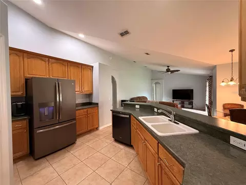 Kitchen - 1000 Seneca Trl, Saint Cloud, FL 34772 photo 2 of 8