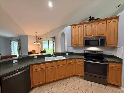 Kitchen - 1000 Seneca Trl, Saint Cloud, FL 34772 photo 7 of 8