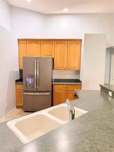 Kitchen - 1000 Seneca Trl, Saint Cloud, FL 34772 photo 3 of 8