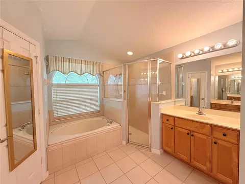 Bath - 1000 Seneca Trl, Saint Cloud, FL 34772 photo 1 of 7