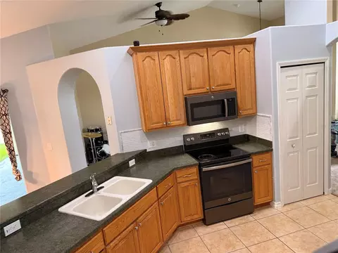 Kitchen - 1000 Seneca Trl, Saint Cloud, FL 34772 photo 8 of 8
