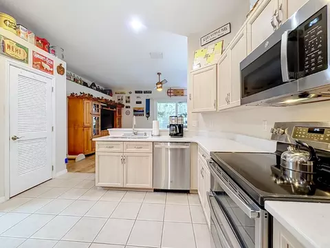 Kitchen - 1988 Ancient Oak Dr, Ocoee, FL 34761 photo 2 of 5