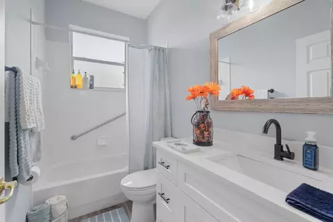 Bath - 5686 Merlin Way, Saint Cloud, FL 34772 photo 1 of 6
