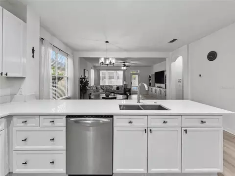 Kitchen - 12909 Cragside Ln, Windermere, FL 34786 photo 5 of 5