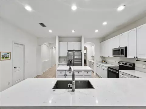 Kitchen - 12909 Cragside Ln, Windermere, FL 34786 photo 4 of 5