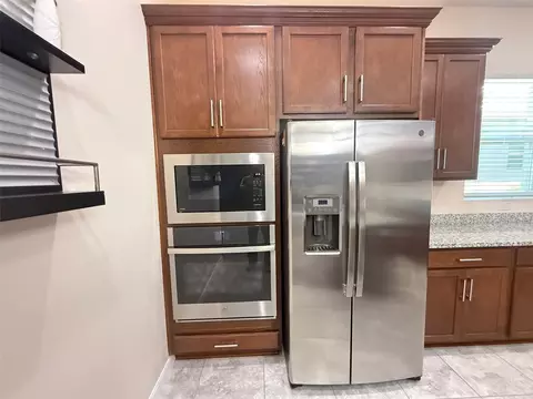 Kitchen - 2074 Brillante Dr, Saint Cloud, FL 34771 photo 3 of 4