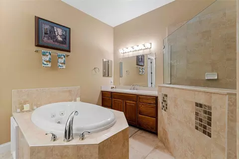 Bath - 4594 Hickory Tree Rd, Saint Cloud, FL 34772 photo 3 of 5
