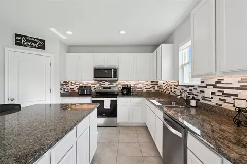 Kitchen - 2771 Sunnyvale St, Saint Cloud, FL 34771 photo 2 of 4