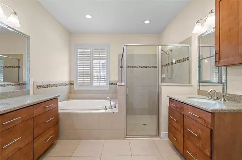Bath - 3353 Schoolhouse Rd, Saint Cloud, FL 34773 photo 2 of 6