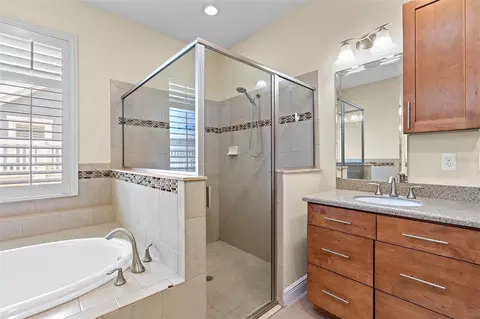 Bath - 3353 Schoolhouse Rd, Saint Cloud, FL 34773 photo 3 of 6