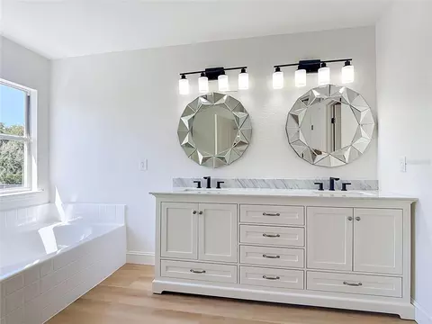 Bath - 2124 Continental St, Saint Cloud, FL 34769 photo 2 of 3