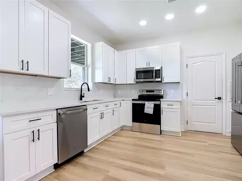 Kitchen - 2124 Continental St, Saint Cloud, FL 34769 photo 3 of 6
