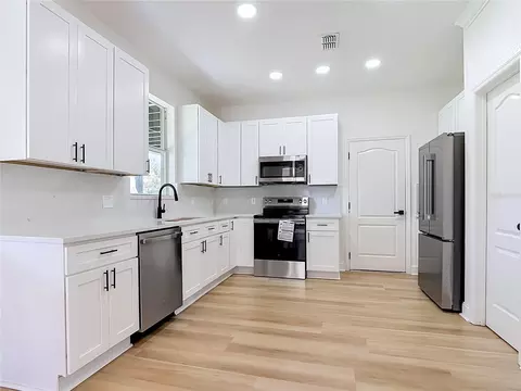Kitchen - 2124 Continental St, Saint Cloud, FL 34769 photo 2 of 6