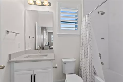 Bath - 1274 Silo Dr, Saint Cloud, FL 34771 photo 4 of 4