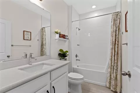 Bath - 1274 Silo Dr, Saint Cloud, FL 34771 photo 2 of 4