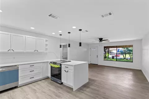 Living - 6360 Jess Ct, Saint Cloud, FL 34771 photo 4 of 5