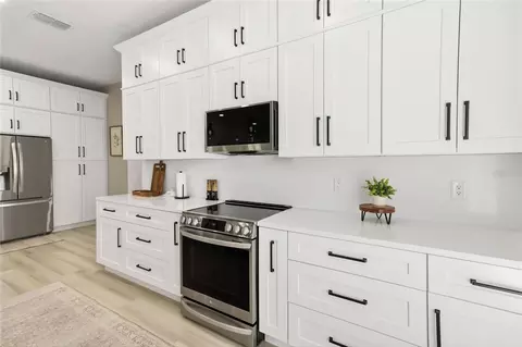 Kitchen - 3180 Whisper Wind Dr, Saint Cloud, FL 34771 photo 4 of 6