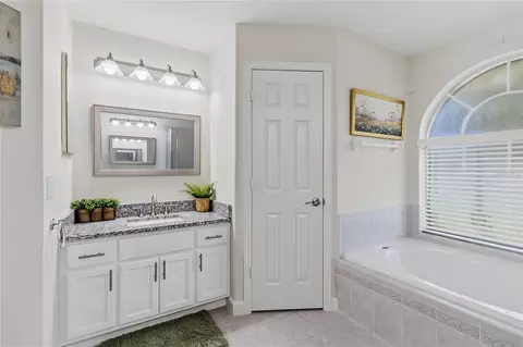 Bath - 761 Chamberlin Trl, Saint Cloud, FL 34772 photo 4 of 5