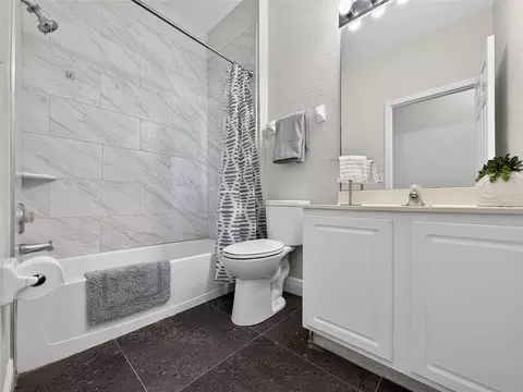 Bath - 13535 Bramham Ln, Windermere, FL 34786 photo 6 of 6